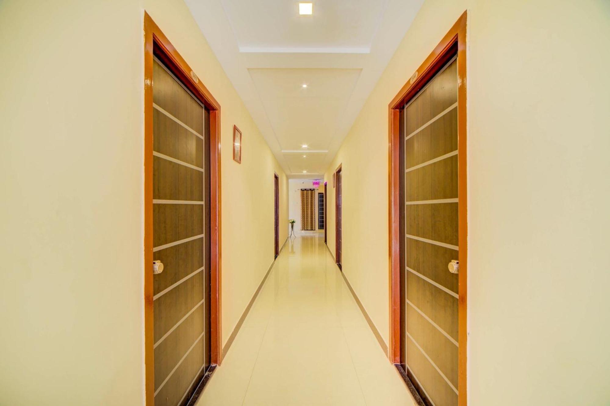 Super Hotel O White Ridge Sururnagar Екстериор снимка